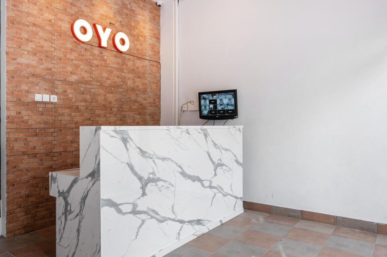 Super Oyo 3150 Theodore Homestay Медан Экстерьер фото